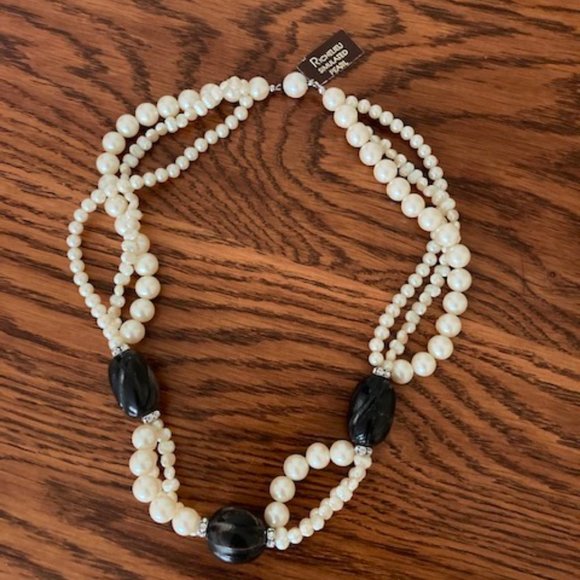 Pearl Necklace - Picture 1 of 2